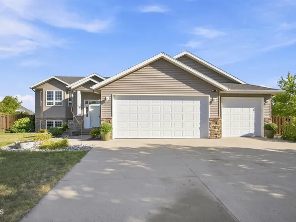616 Lexington Ln, Moorhead, MN 56560