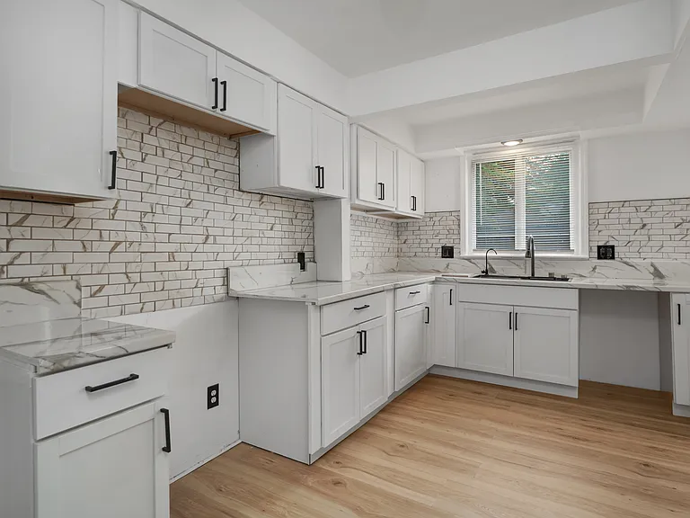13891 Fairmount Dr — Photo 11