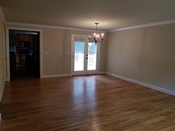 LR/DR opens to back deck