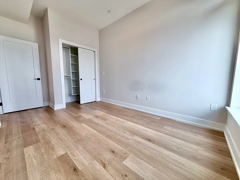 722 W Thompson St #207 — Photo 7