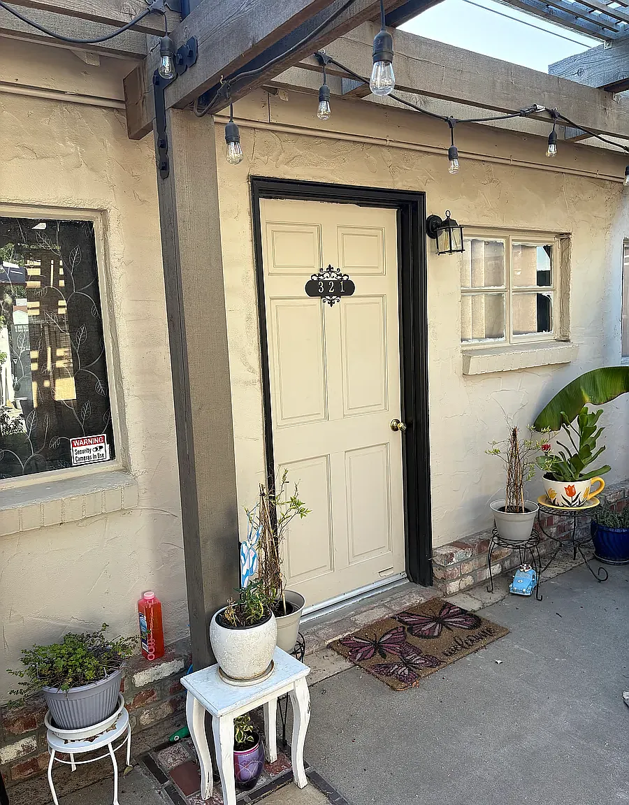Studio, 350 sqft, $1,100 — Photo 1