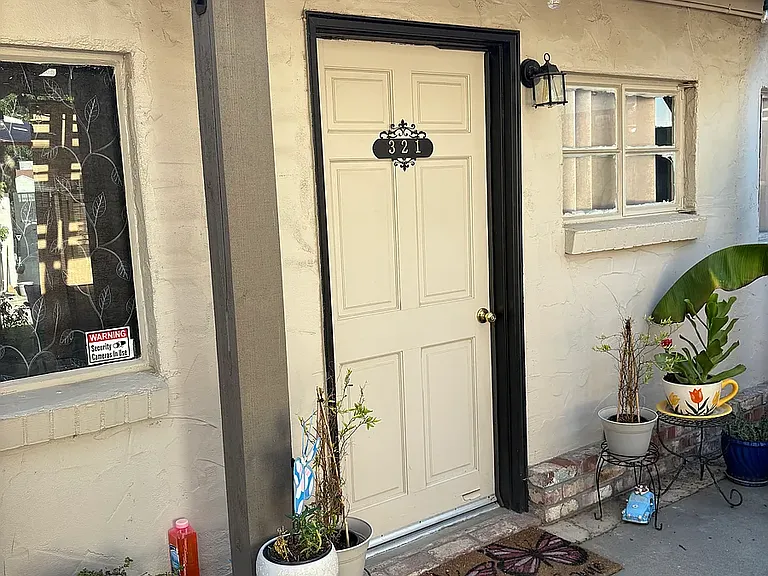 321 Las Palmas Ave #B — Photo 1