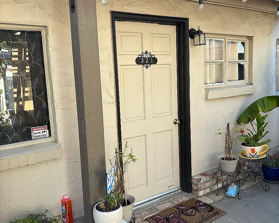 321 Las Palmas Ave #B