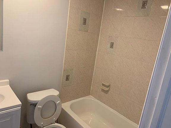 5th image of 435 Stuyvesant Ave #2M