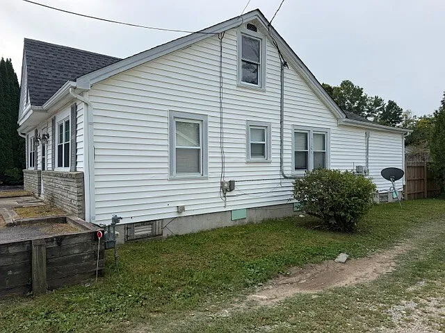 3 bed, 2.0 bath, 1616 sqft, $1,300 — Photo 4