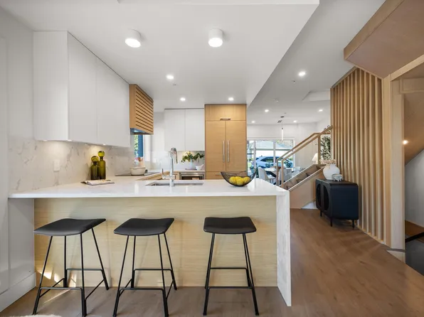 3218 Highland Blvd, North Vancouver, BC V7R 2X3