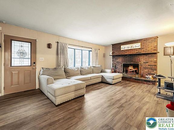 4th image of 159 Summit Ave