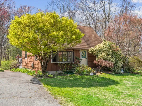 29 Johnson Place, Monroe, CT 06468