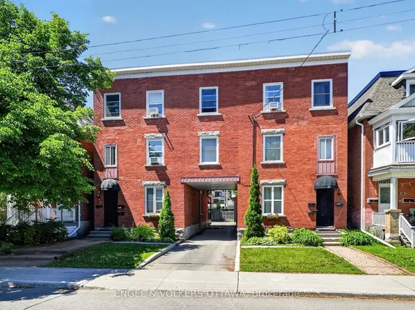 24 Saint Francis St W #22, Ottawa, ON K1Y 1W5