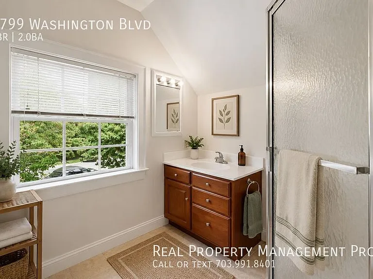 2799 Washington Blvd — Photo 10