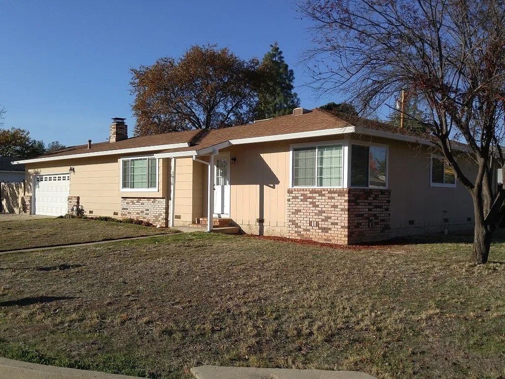 3 Bedroom Home for Rent in South Redding CA | Fenced Yard, Garage & Central HVAC — Photo 1