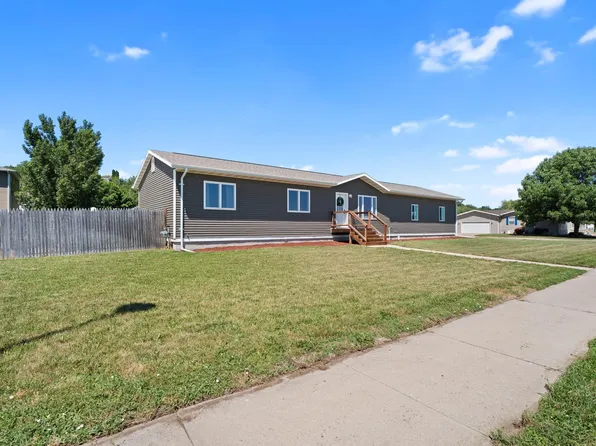1506 Brandon Dr, Vermillion, SD 57069