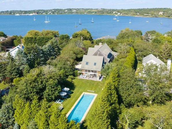 17 Old West Lake Dr, Montauk, NY 11954