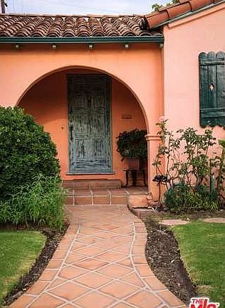 3rd image of 1660 S Crescent Heights Blvd