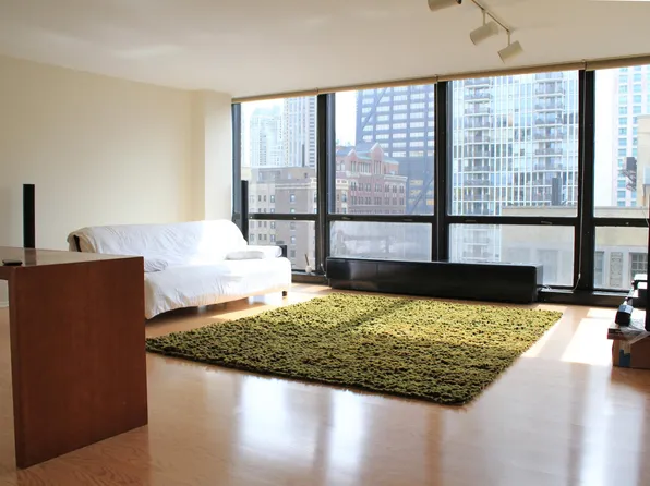 910 N Lake Shore Dr #1718, Chicago, IL 60610