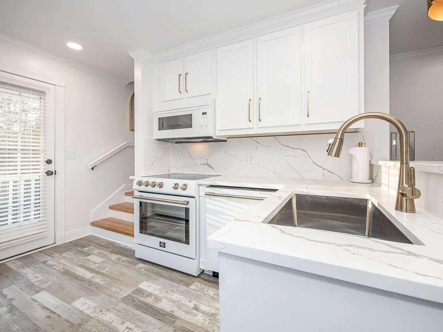1102 Stanfield Point Road — Photo 1