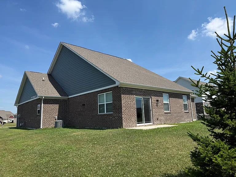 1753 Gordon Dr — Photo 8