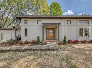 2204 Knob Creek Rd, Johnson City, TN 37604