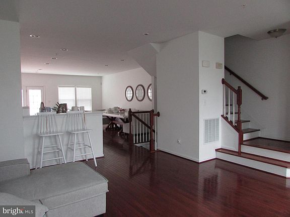 3rd image of 7906 Erinvale Ln