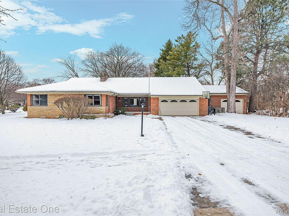 1st image of 28615 Bloomfield Dr