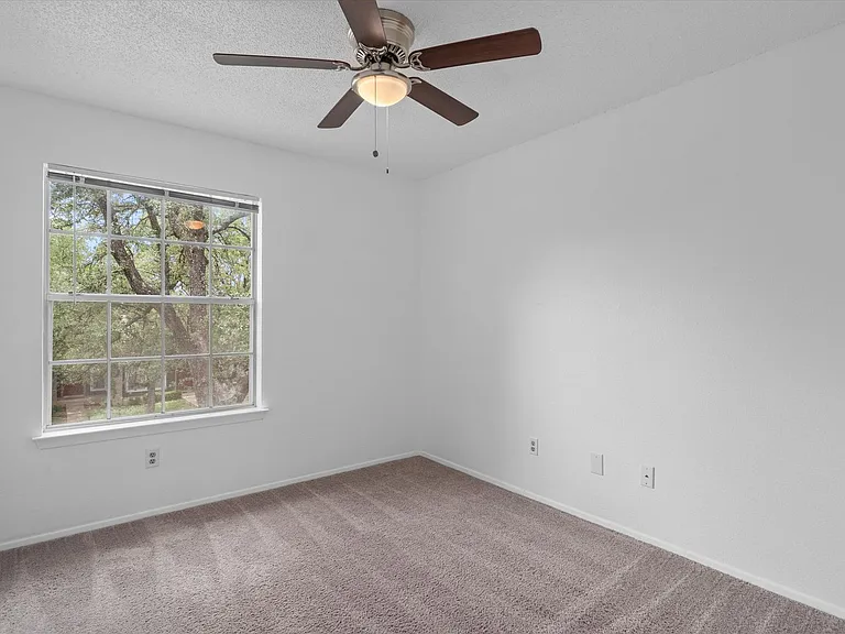 1015 E Yager Ln #79 — Photo 20
