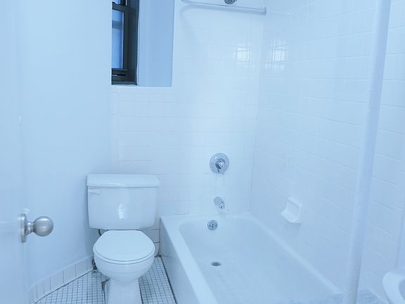 4th image of 528 E 79th St APT 3D