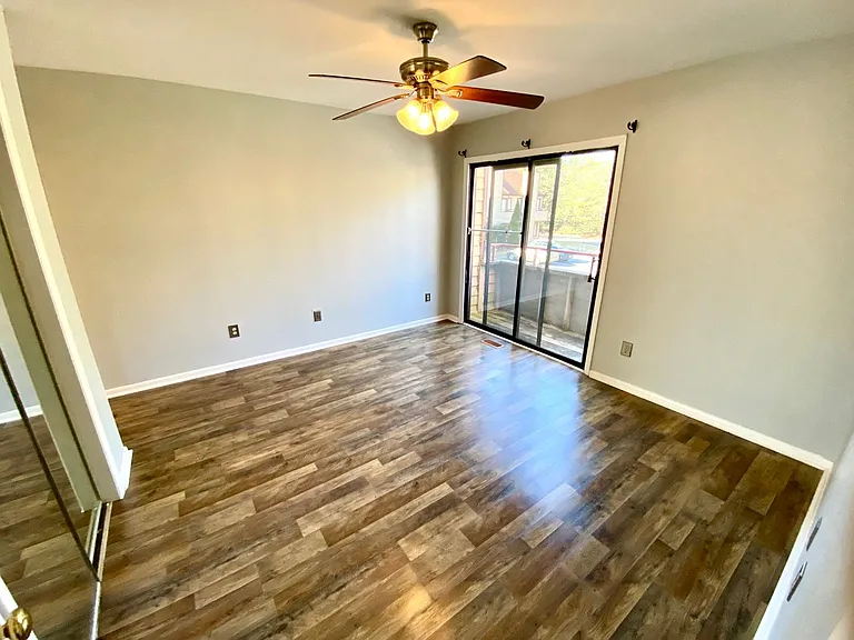 1116 N Green Dr — Photo 11