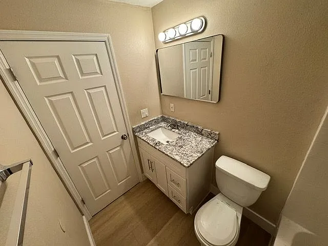 310 Greenwich Ct #310 — Photo 19