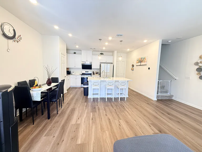 3925 E Carmel Privado — Photo 3