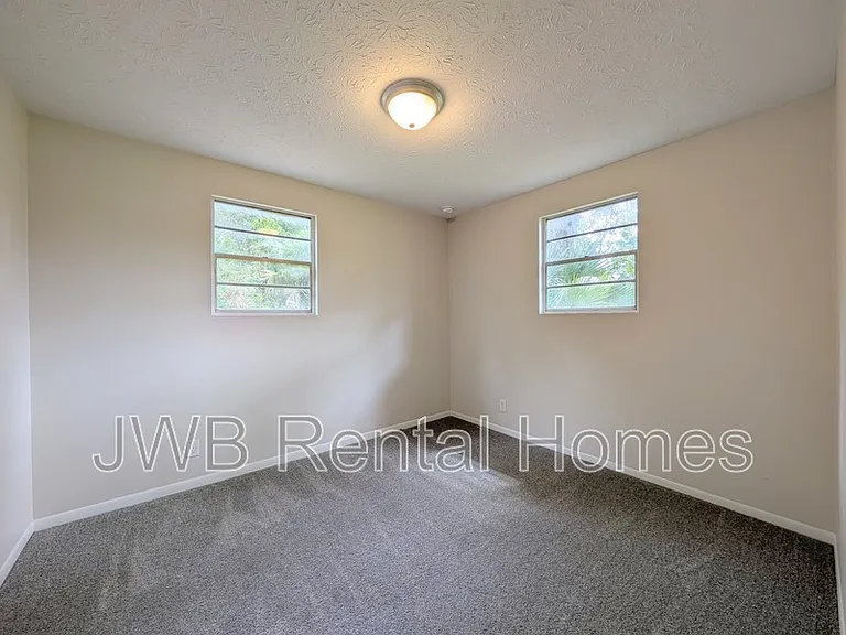 835 E Union St — Photo 8