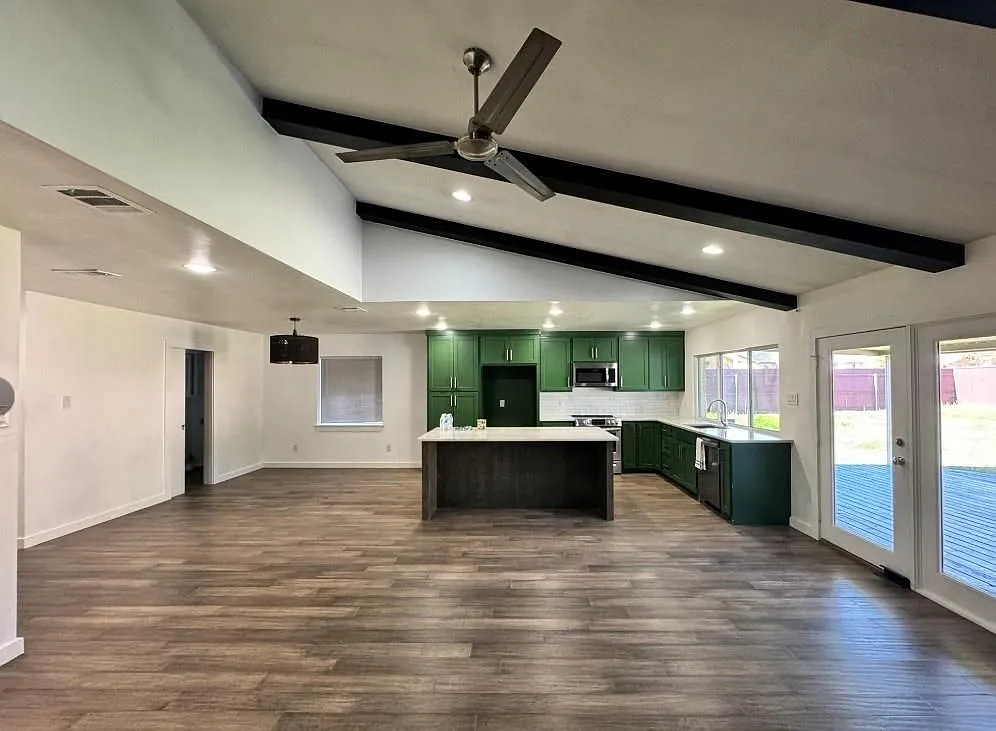 3 bed, 2.0 bath, 1565 sqft, $2,350 — Photo 3