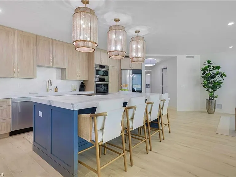 2728 Tiburon Blvd E #302 — Photo 5