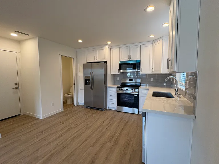 5017 S Roxbury St — Photo 5