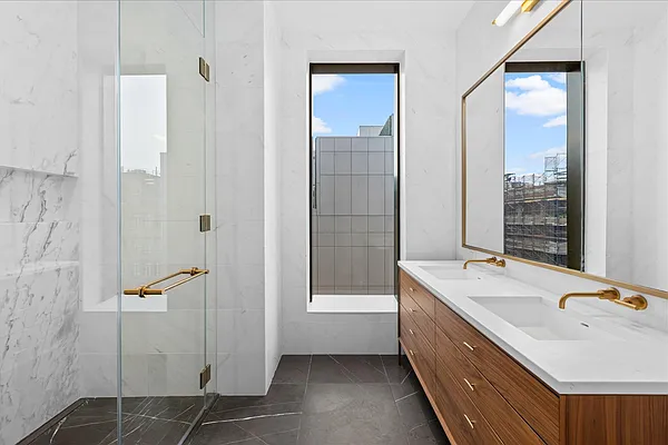 Rented by R New York | media 50