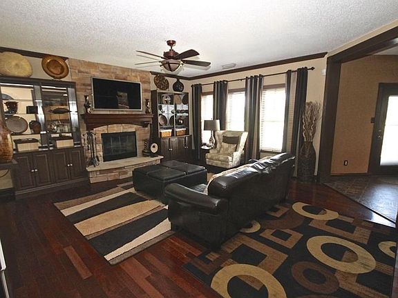 3rd image of 15146 Redcliff Dr