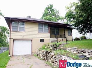 3706 Summit St, Omaha, NE 68112