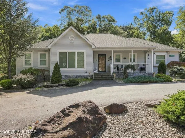 126 Estate Dr, East Stroudsburg, PA 18301