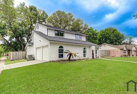 3rd image of 12215 Monticeto Ln