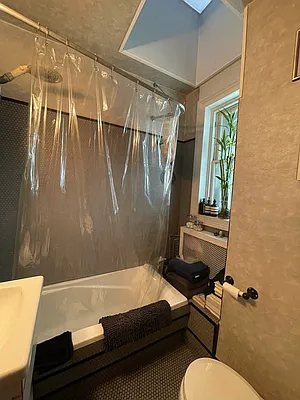 Rented by Weinstein Realty Group | media 7