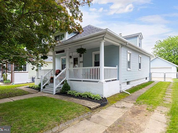 3rd image of 512 Beacon Ave