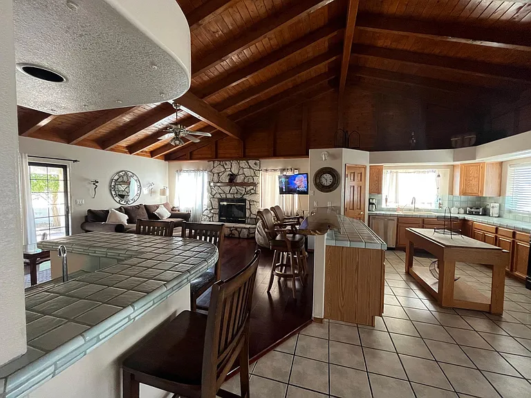 2760 Inverness Dr — Photo 5
