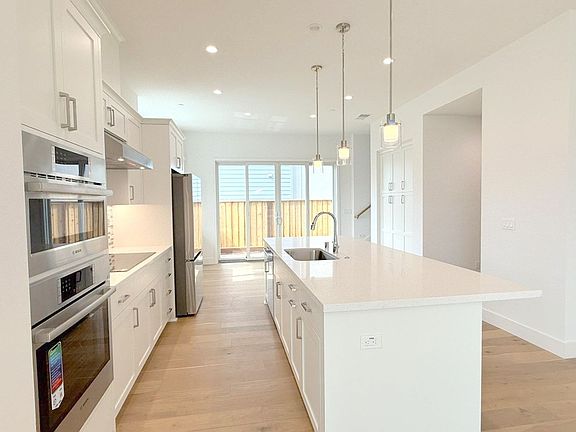4th image of 322 Isabelline Ct