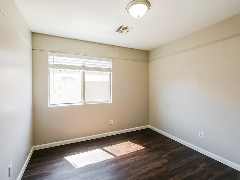 15843 W Woodlands Ave — Photo 13