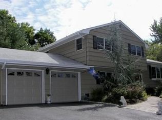6 Meadow Dr, Hillsdale, NJ 07642