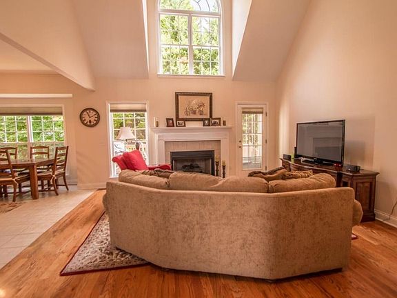 8299 Stillwater Cir-25