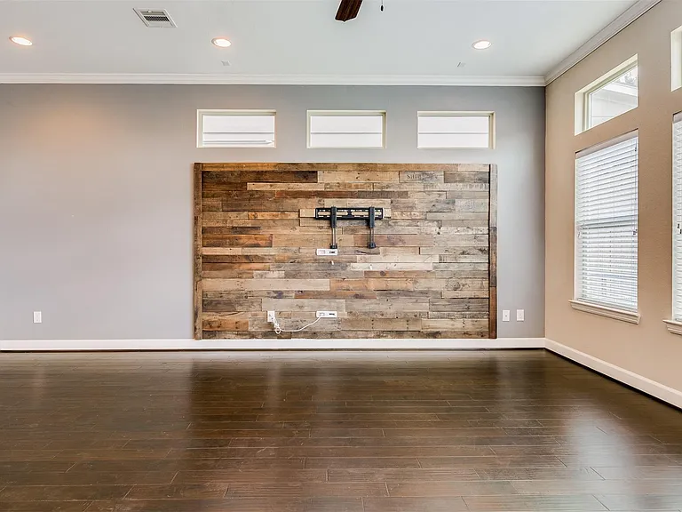 5807 Larkin St — Photo 10