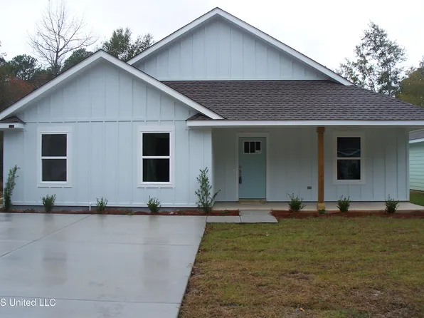 2607 N 12th St, Ocean Springs, MS 39564