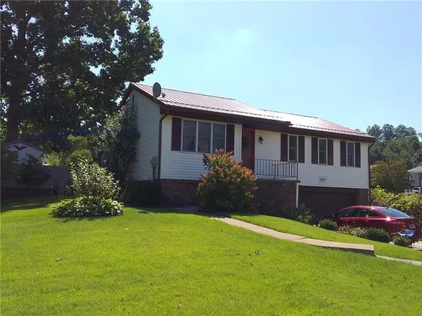 Nr Drive Collingate Mnr, West Newton, PA 15089