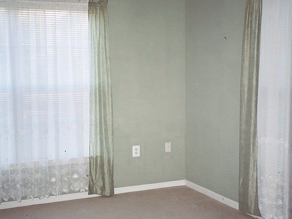 Master BR w/ remote fan