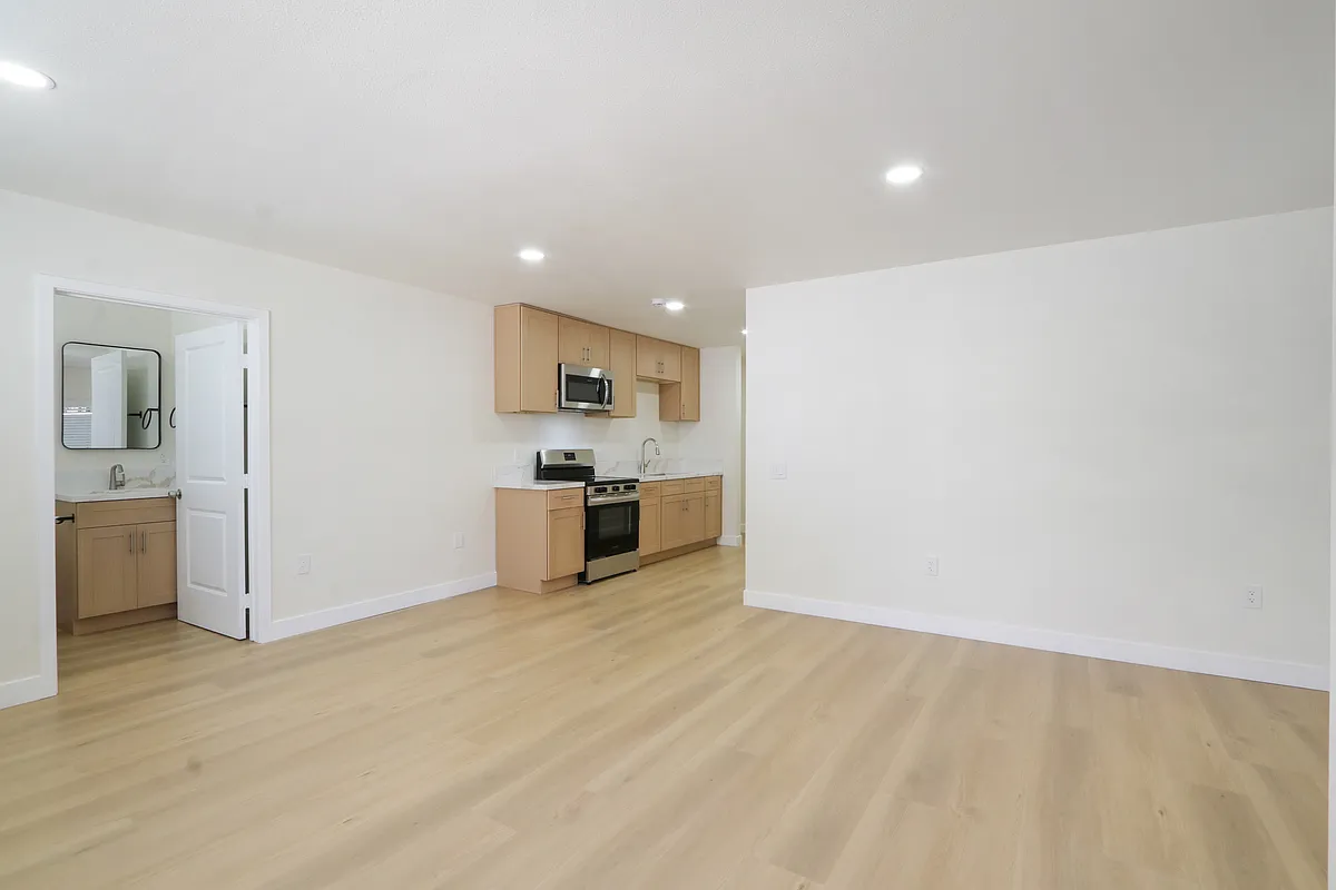 Building Photo - 772 Winn Dr #C